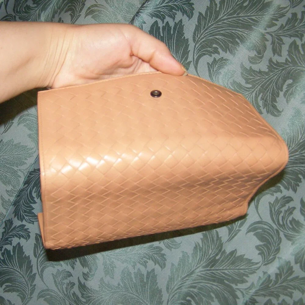 Bottega Veneta Intrecciato Nude/Tan Flap Wallet EUC